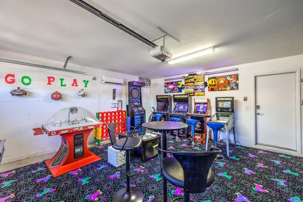Family Fun For Everyone In Las Vegas- 4 Bedrooms, Billiards, Game Room Henderson Buitenkant foto
