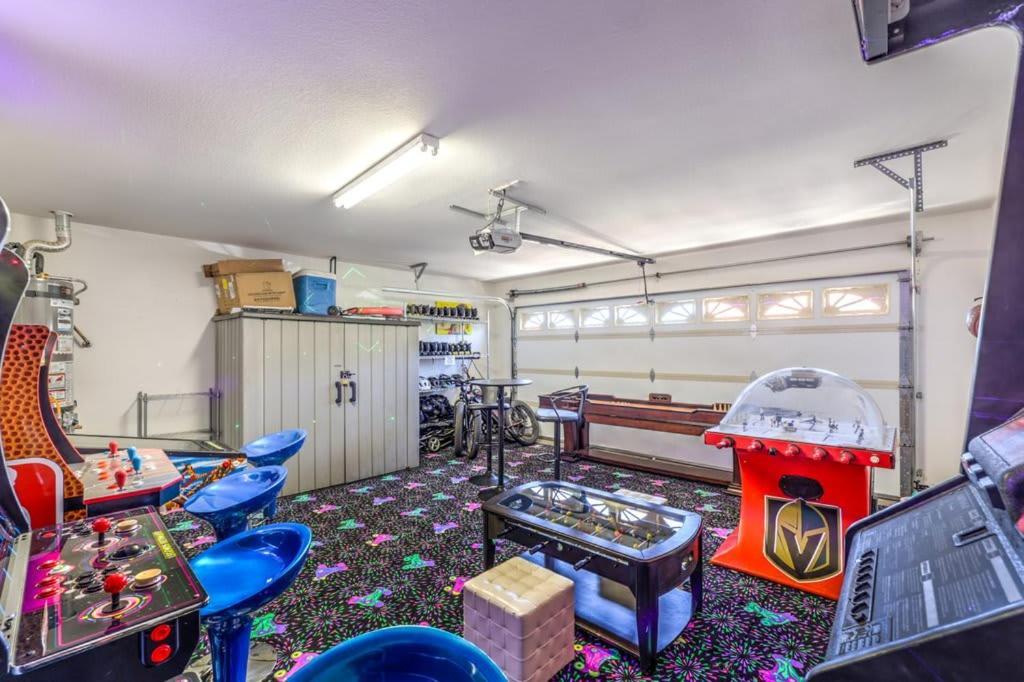 Family Fun For Everyone In Las Vegas- 4 Bedrooms, Billiards, Game Room Henderson Buitenkant foto