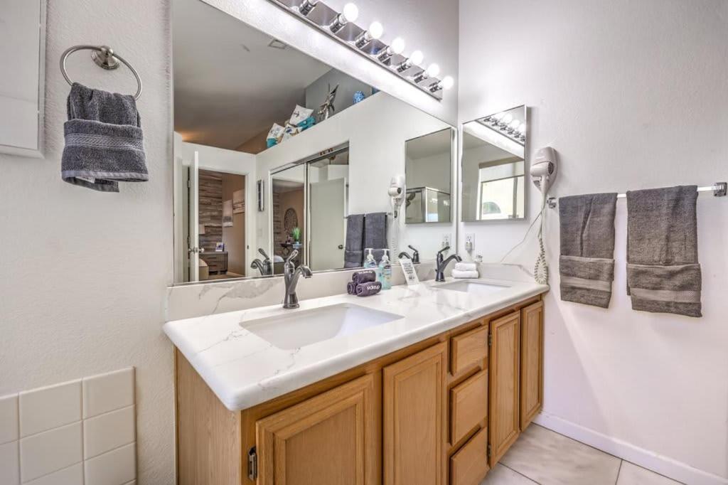 Family Fun For Everyone In Las Vegas- 4 Bedrooms, Billiards, Game Room Henderson Buitenkant foto