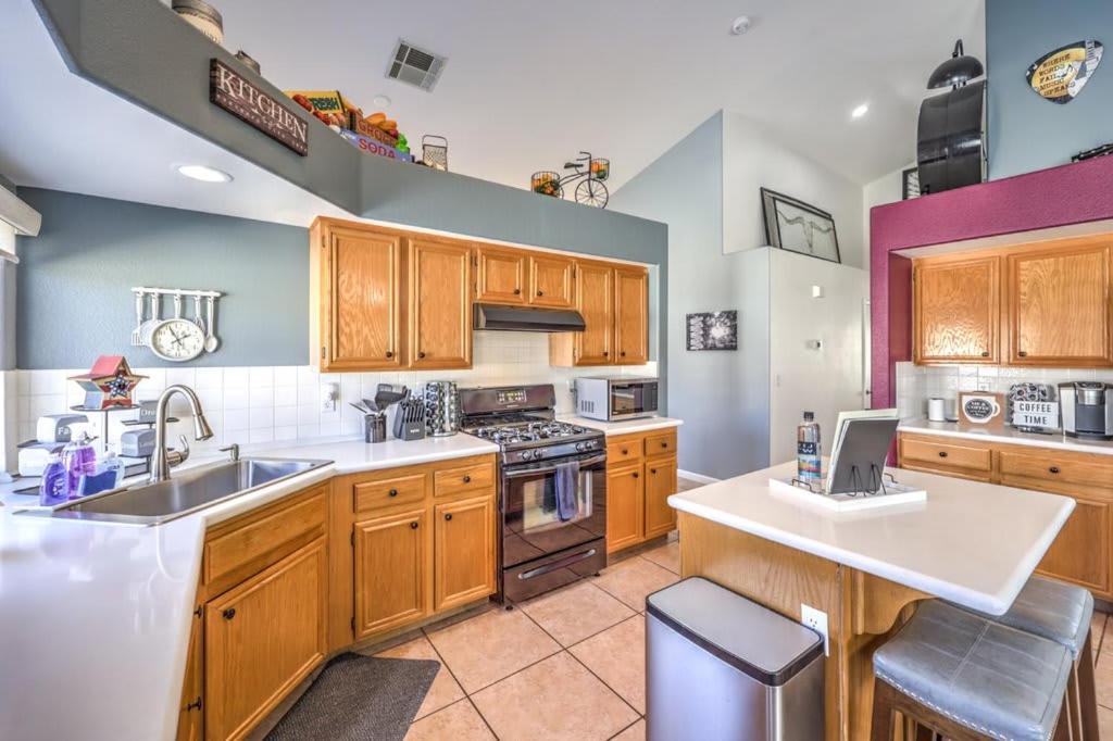 Family Fun For Everyone In Las Vegas- 4 Bedrooms, Billiards, Game Room Henderson Buitenkant foto